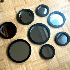 Set of 8 round mirrors
